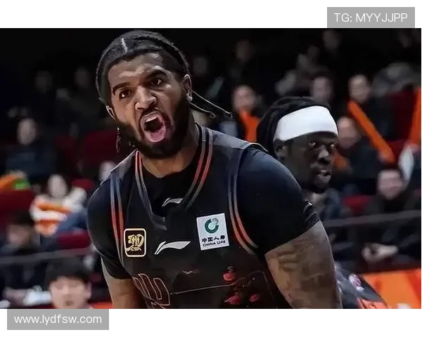 官方：山东男篮签下前掘金前锋德沃恩